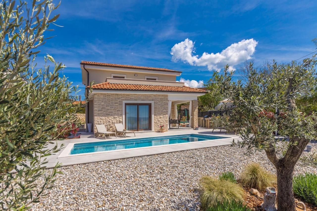 Holiday House Villa Andro Pinezici  Exterior photo
